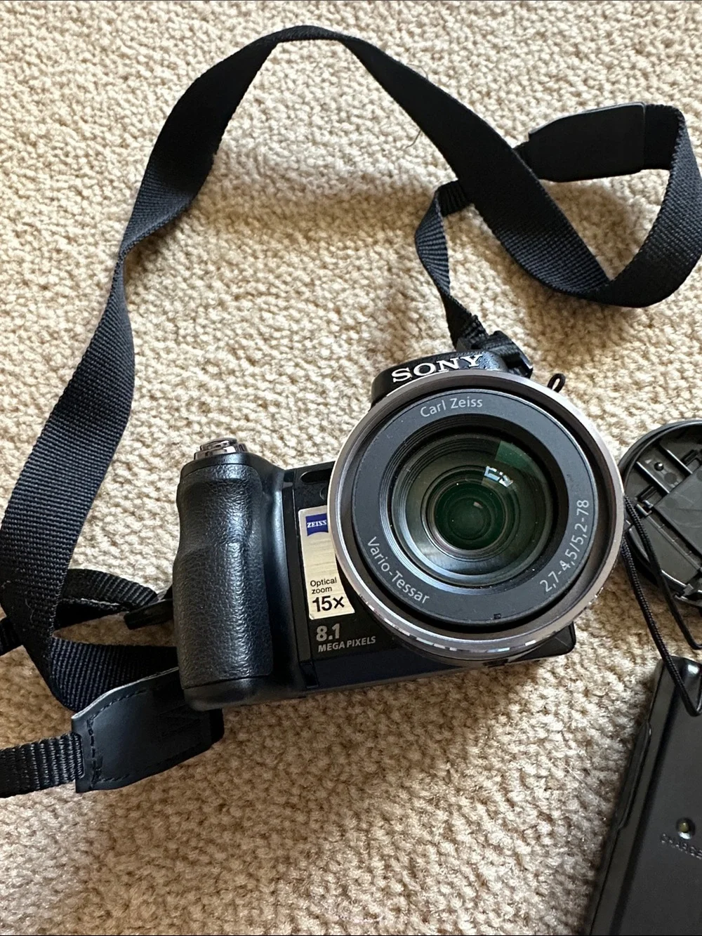 Sony Black mpegmovie Camera and Kit with Shoulder Bag and Lens Accessories